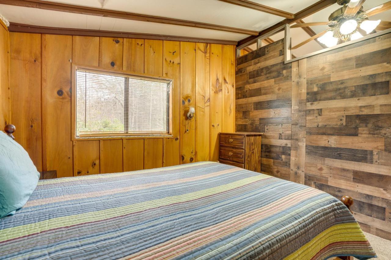 Peaceful Warne Cabin Fenced Yard And Screened Porch Brasstown Zewnętrze zdjęcie